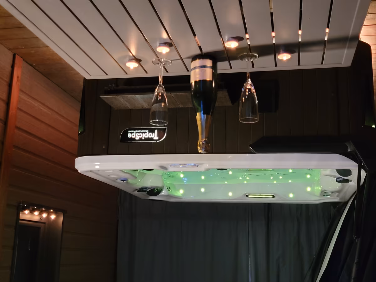 Spa privatif romantique avec champagne gîte couple Dordogne